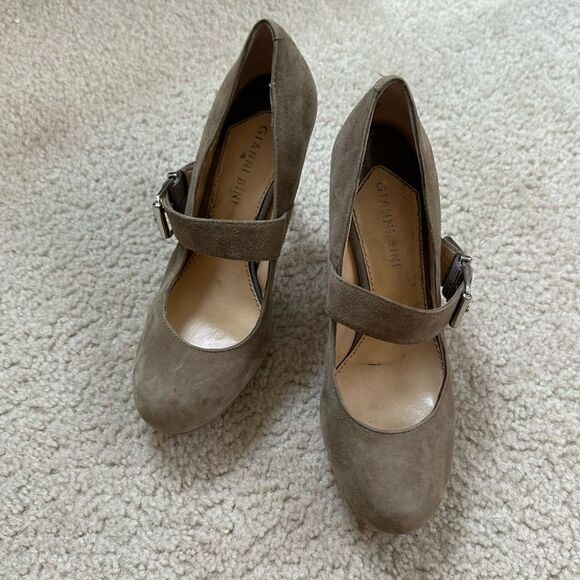 Gianni Bini Green Suede Mary Jane Heels - Picture 4 of 14